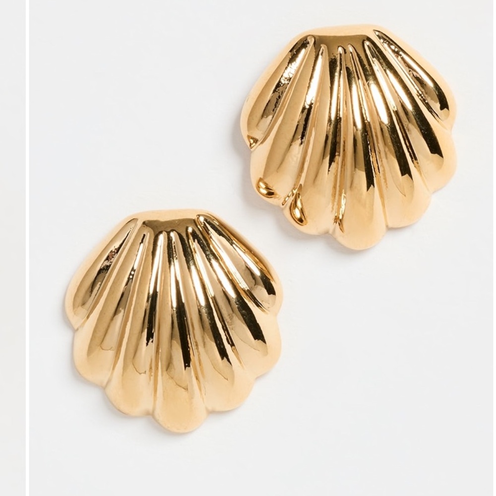 Heaven Mayhem Gold Scallop Shell Stud Earrings